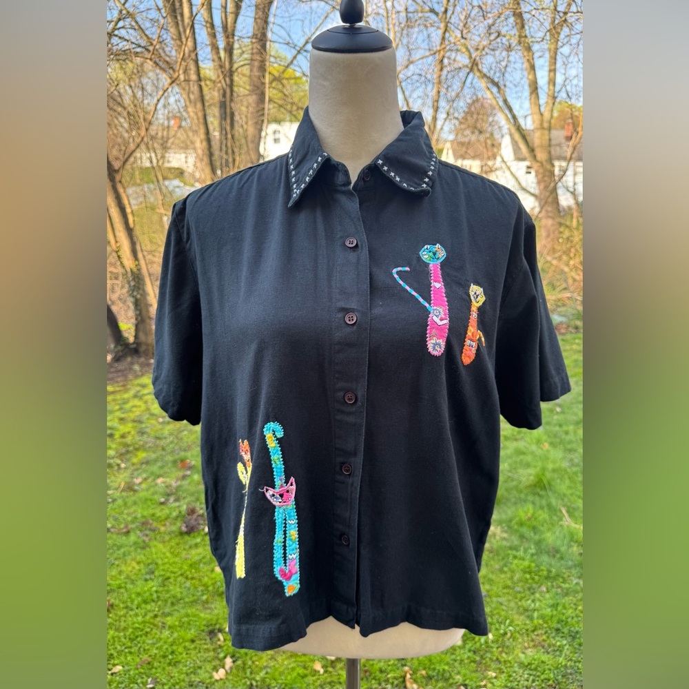 New Directions Size L Colorful Cat Appliques Black Short Sleeve Blouse Vintage